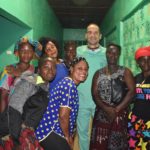 Promesa Cumplida. El Dr. César Ramírez vuelve a Liberia aquí con un grupo de liberianos en el hospital